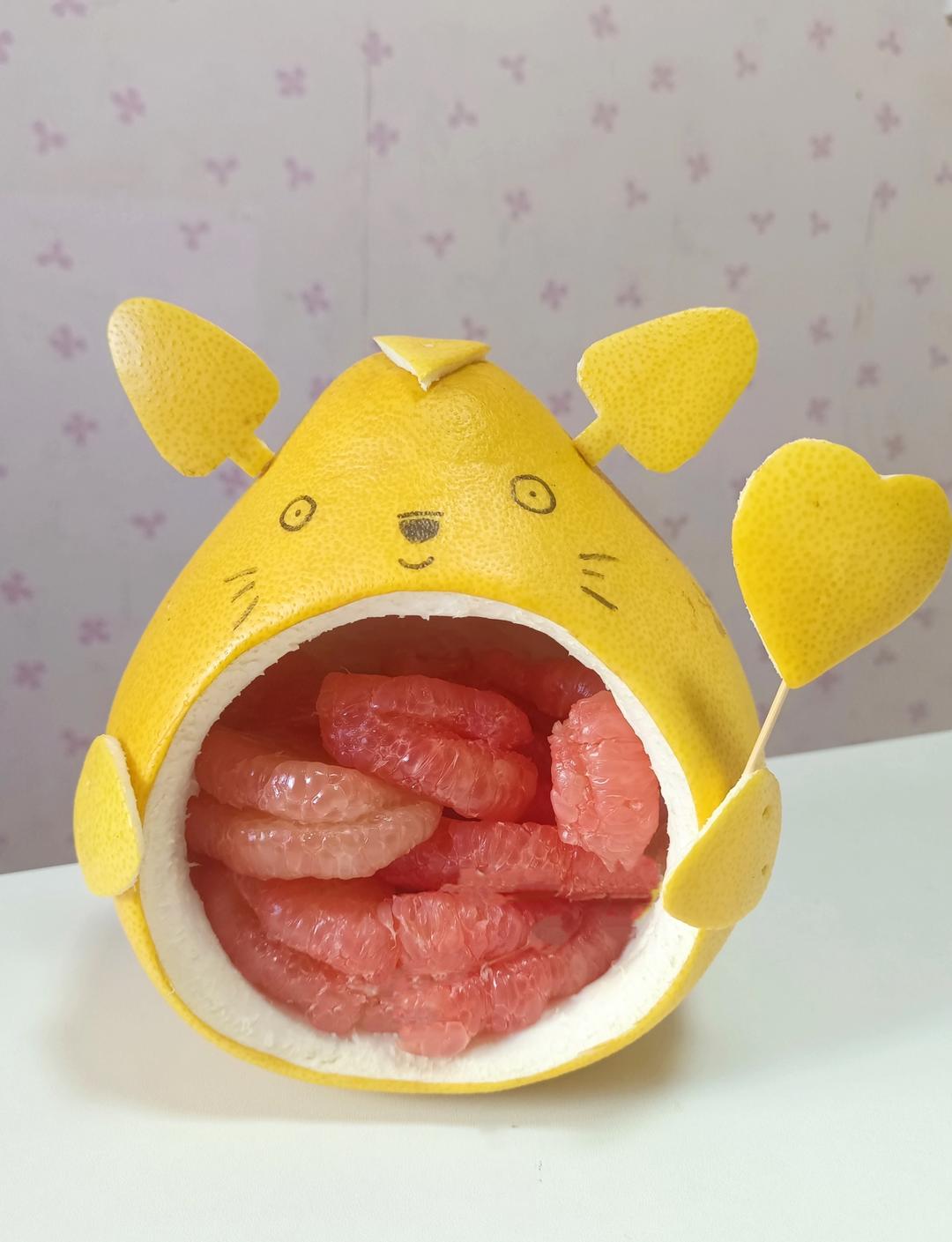 原来用一根牙签，就可以简单快速剥出完整柚子，这方法太棒了