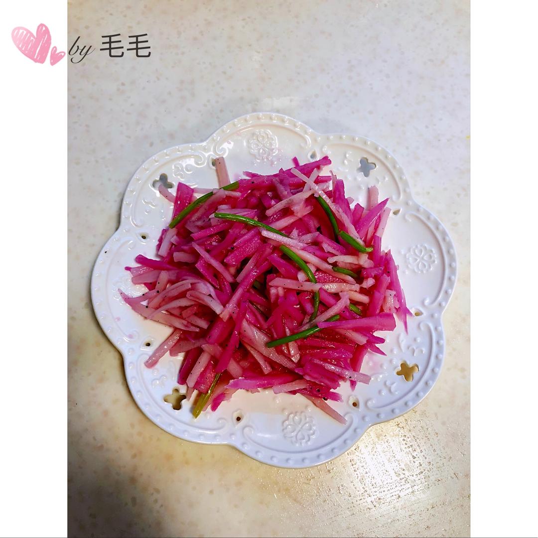 颜值高的凉拌双色藕丝