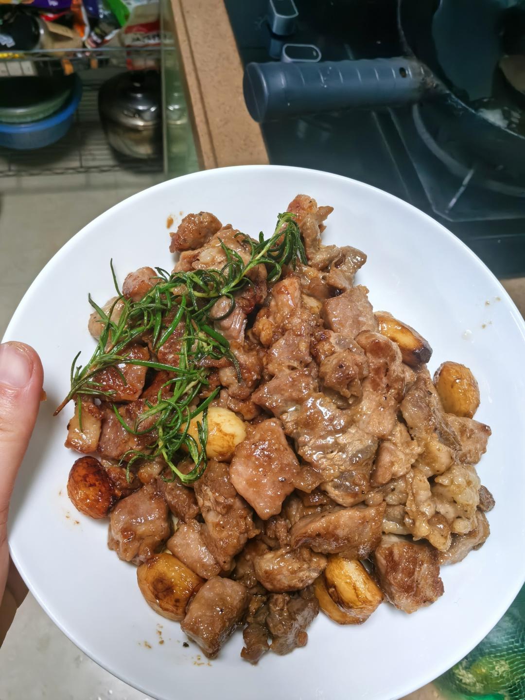 好吃到舔盘的蒜香黑椒牛肉粒