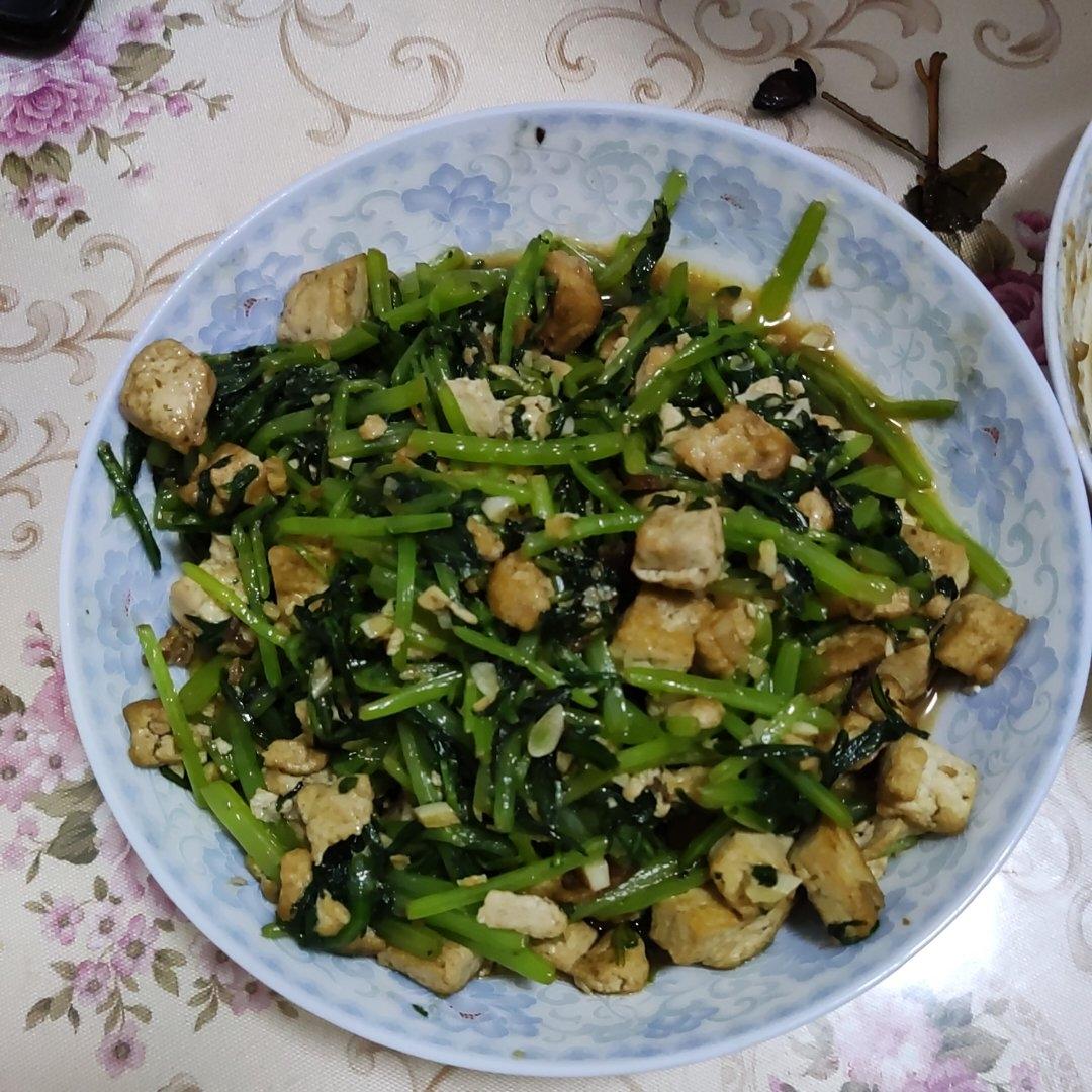 一款简单的健康菜—茼蒿豆腐