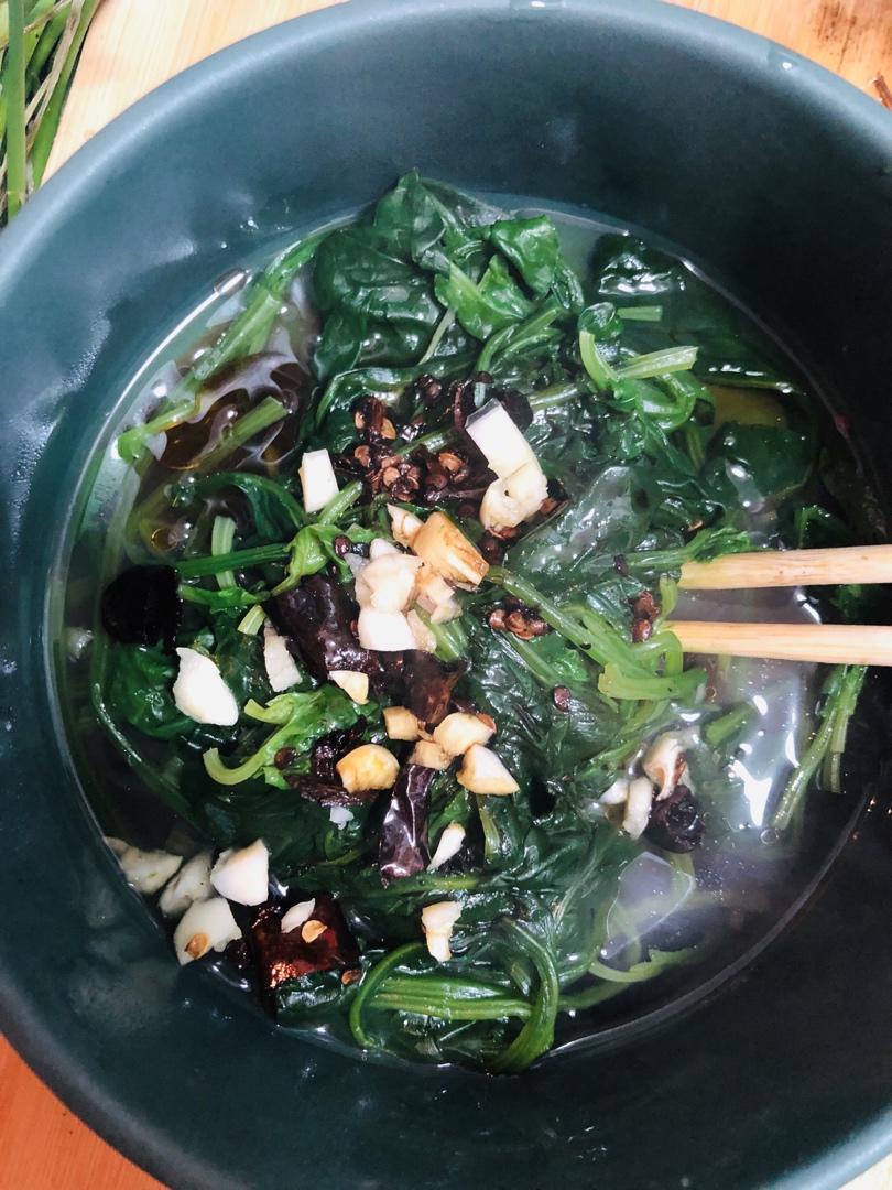 凉拌菠菜(家传秘方)