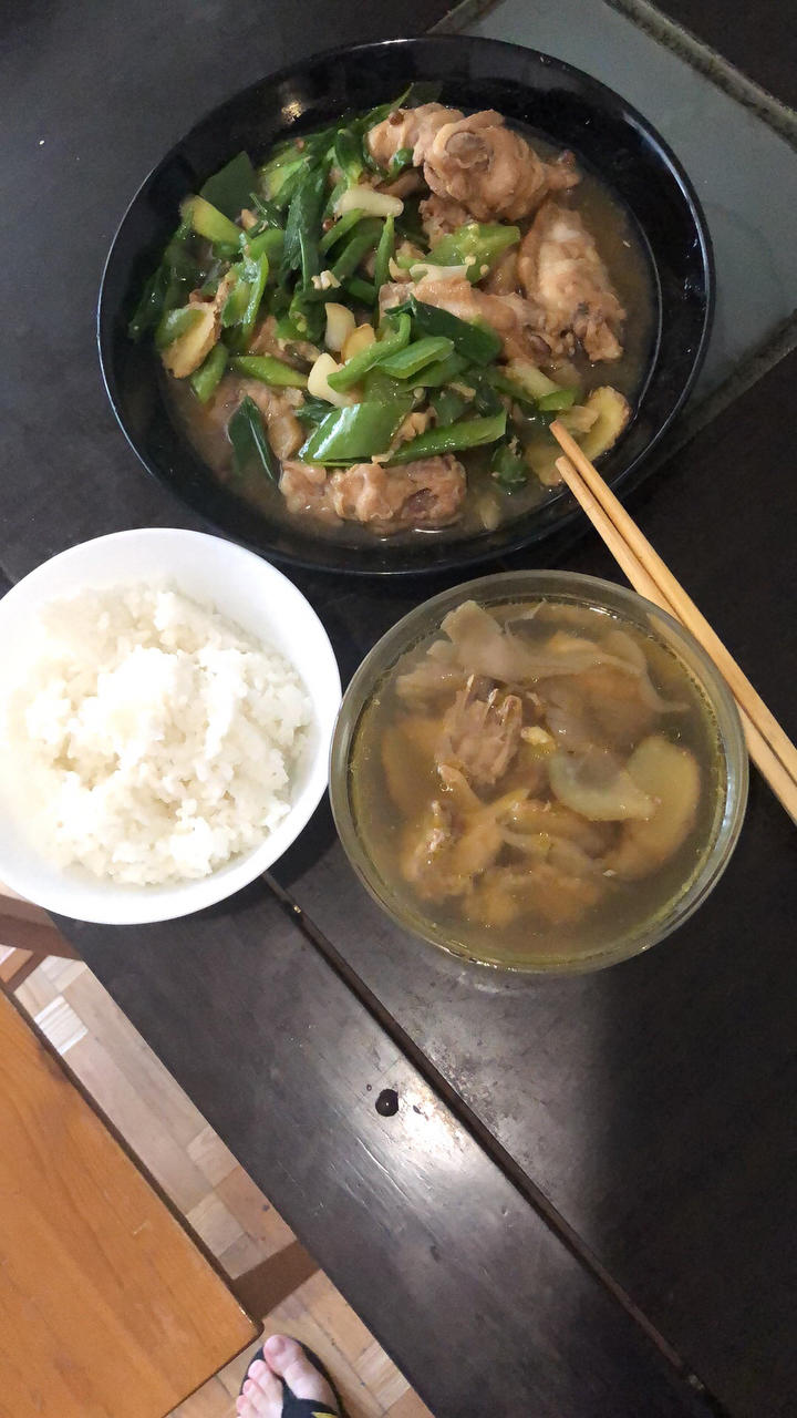 奶奶教的鲜香肥美香菇炖鸡汤