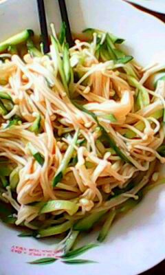 黄瓜丝拌金针菇