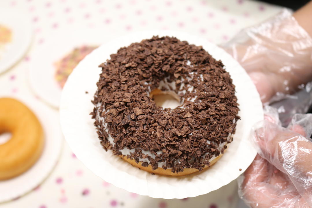 0人做过这道菜羊羊琴用料甜甜圈1个苦甜味巧克力麦脆20g白色可可脂