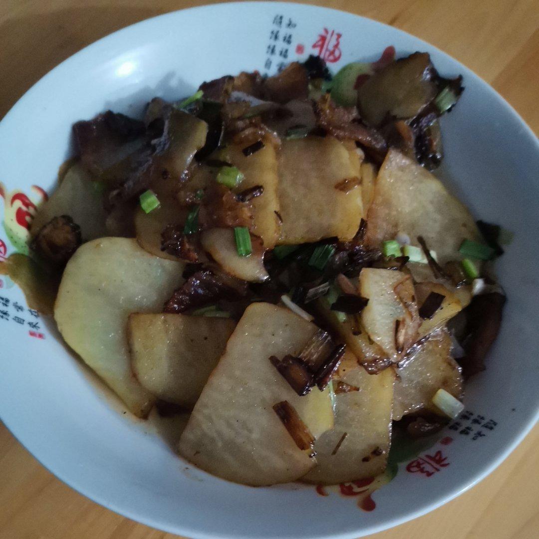 腊肉炒土豆片