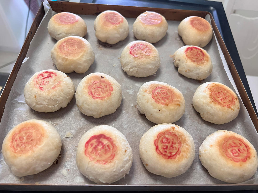 排四个小时队也买不到的鲜肉月饼，秘诀是放麻油！