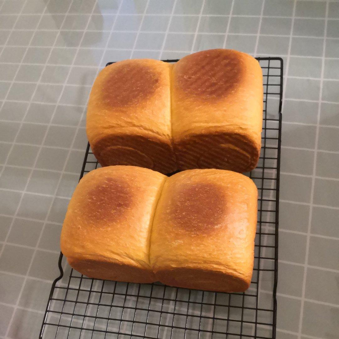 金灿灿的南瓜吐司，松软得没话说！