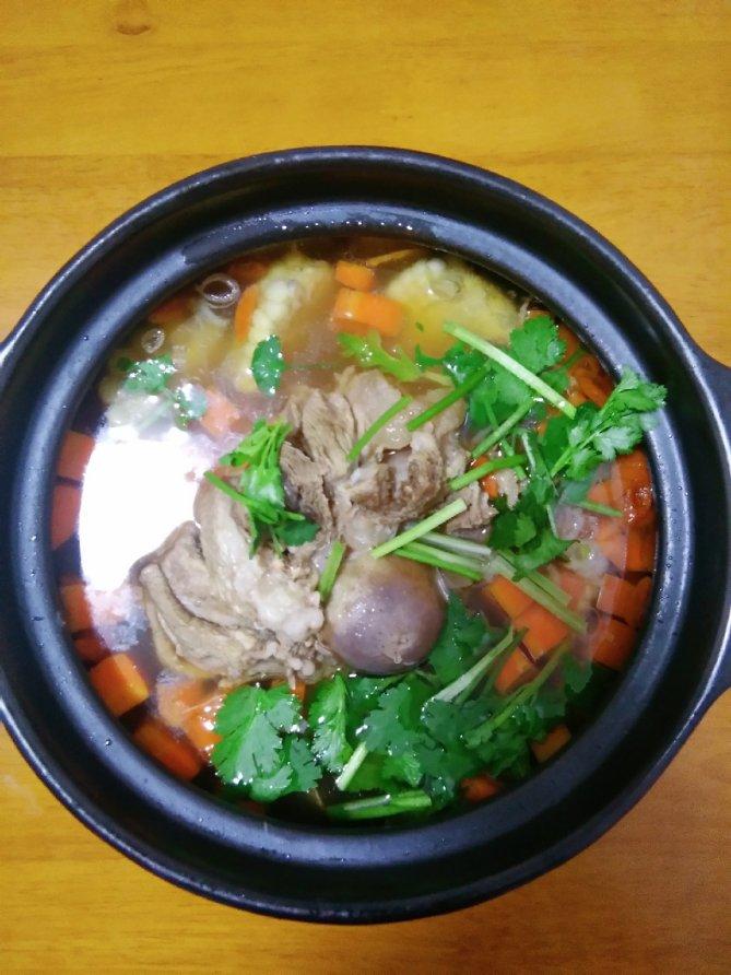 胡萝卜玉米骨头汤