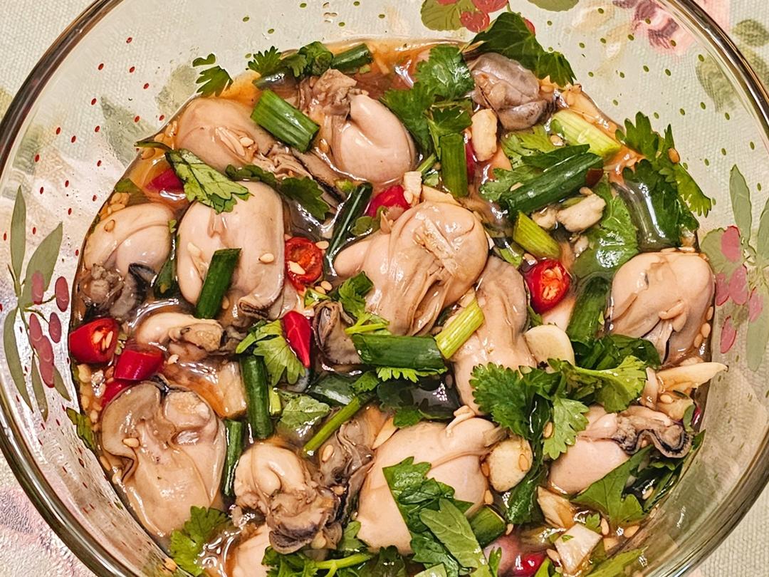 你一定要试试的捞汁生蚝，比蒜蓉烤生蚝好吃太多了