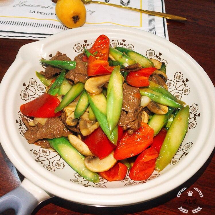 芦笋双孢菇炒牛肉的做法