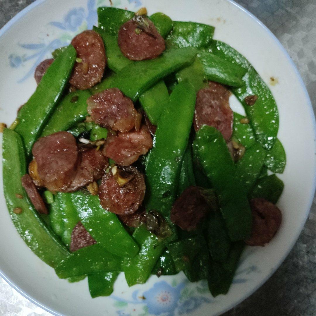 超脆爽的荷兰豆炒香肠