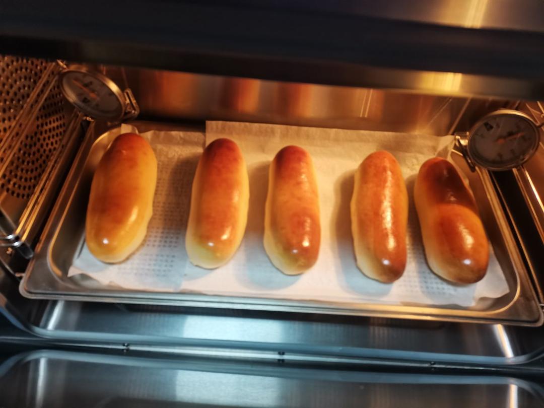 儿时去面包房必买的［椰丝奶油包］