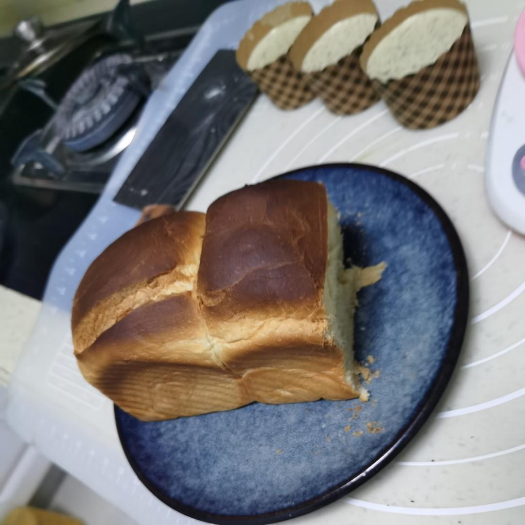 用烤箱自己做面包--手工牛奶吐司面包
