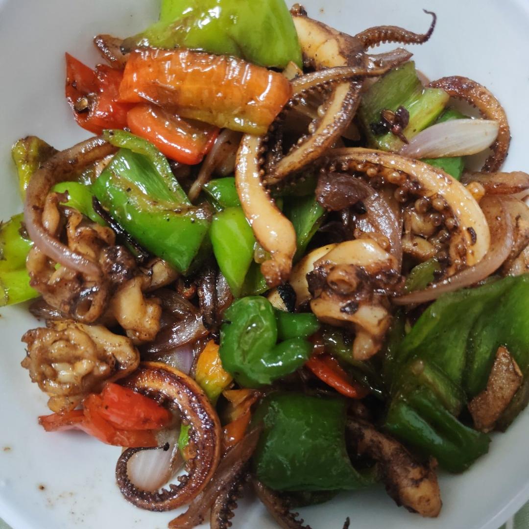 爆炒鱿鱼须，加上这一步，可以与铁板鱿鱼媲美