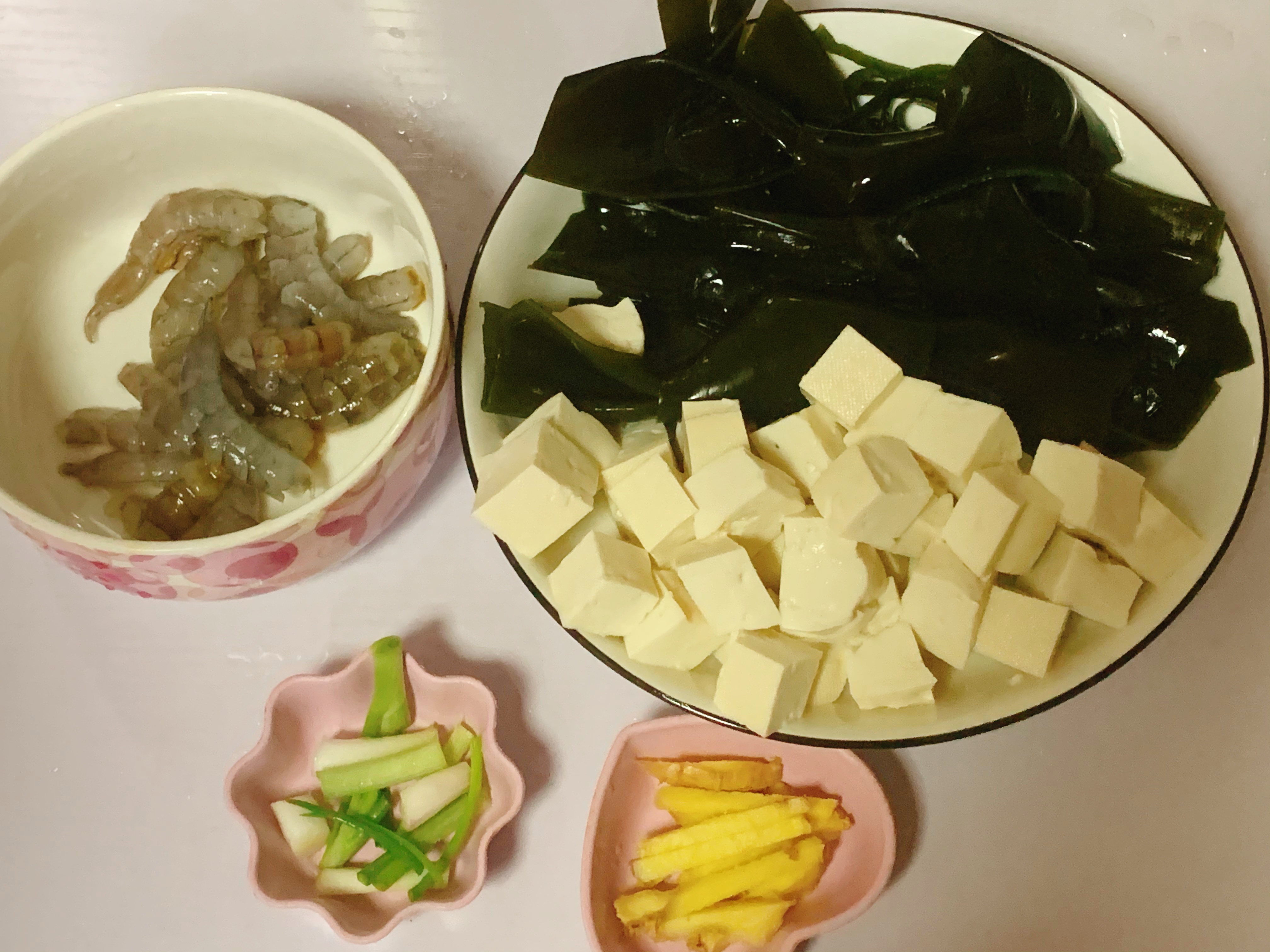 🔥超级好喝的虾仁海带豆腐汤～低脂美味还营养的做法 步骤1