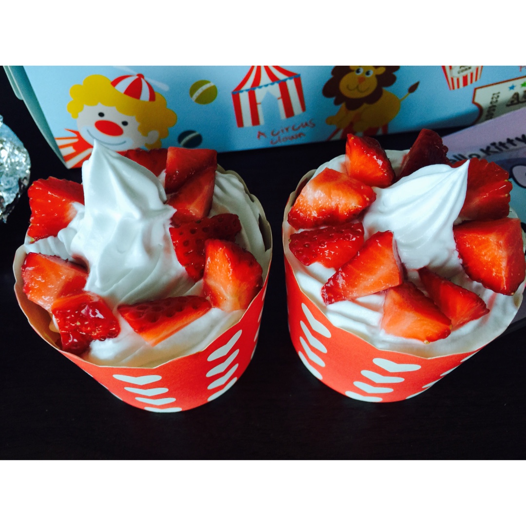 小清新草莓奶油cupcake戚风蛋糕杯