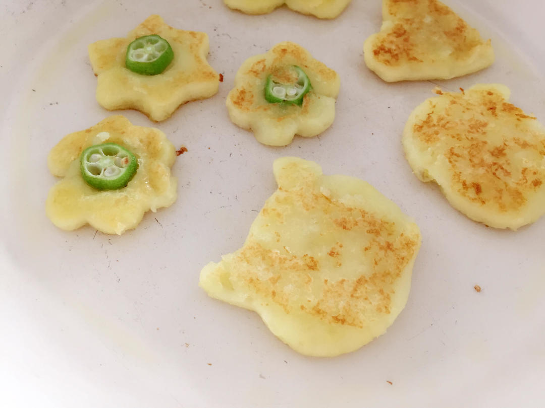 宝宝辅食：秋葵土豆饼的做法 步骤12