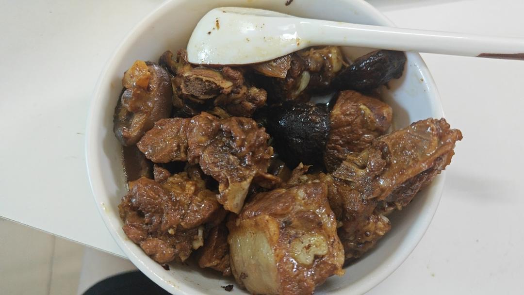 电饭煲香菇焖排骨