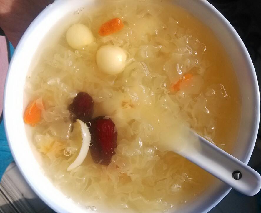 银耳莲子红枣汤