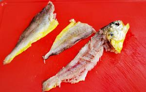 费劲也值得的“雪菜黄鱼面”的做法 步骤2