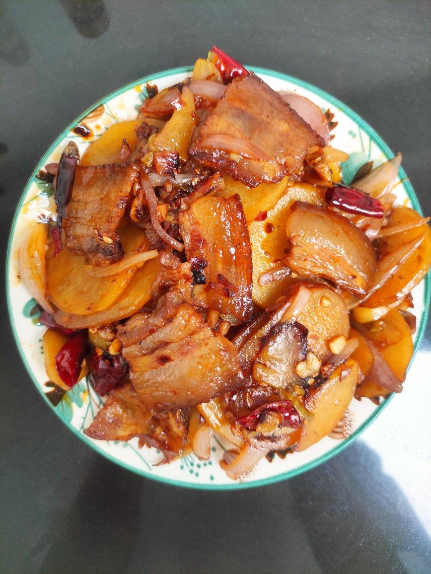 五花肉干煸土豆片