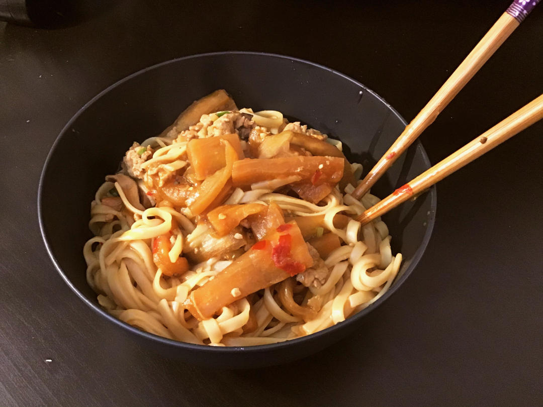 无敌好吃的【鱼香肉沫茄子焖面】，吃完舔盘🍜