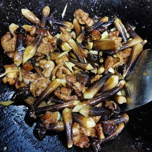 滋味鲜美家常菜——鸡枞菌炒肉的做法 步骤9