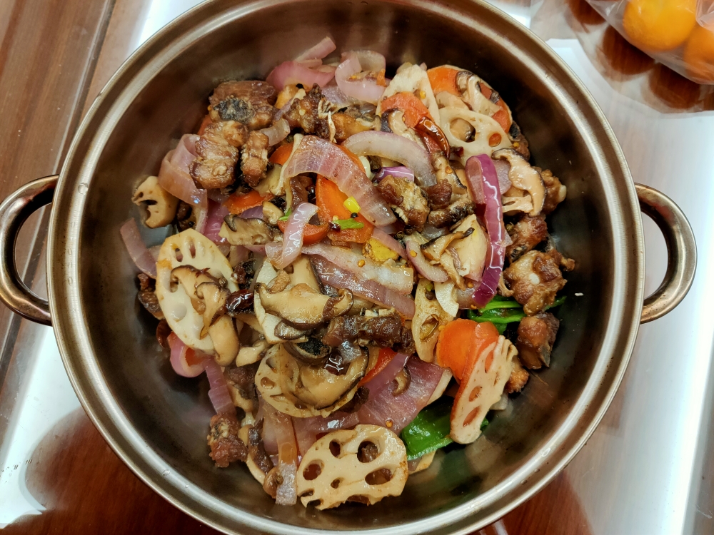 配菜超好吃的干锅排骨的做法