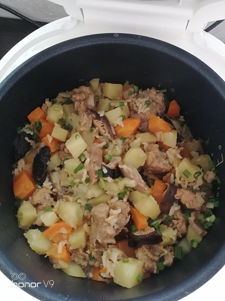 喷香排骨焖饭（爆好吃）