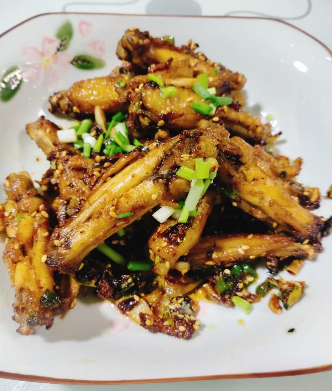 香辣鸡翅（手指都舔干净）