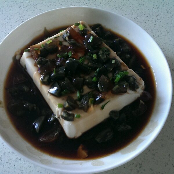 凉拌皮蛋豆腐