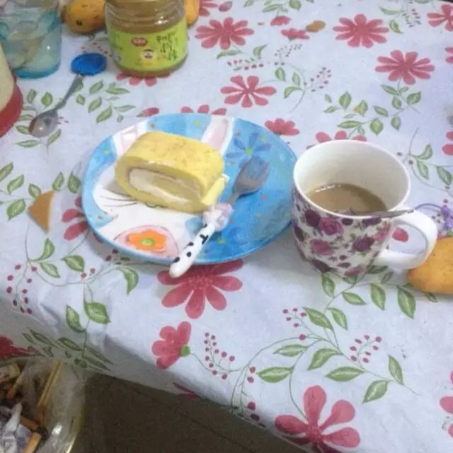 《Tinrry下午茶》教你做基础原味蛋糕卷