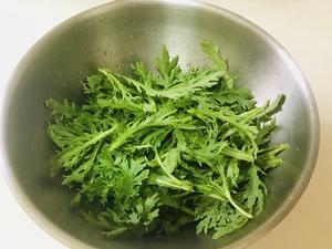 粉蒸茼蒿/芹菜叶的做法 步骤1