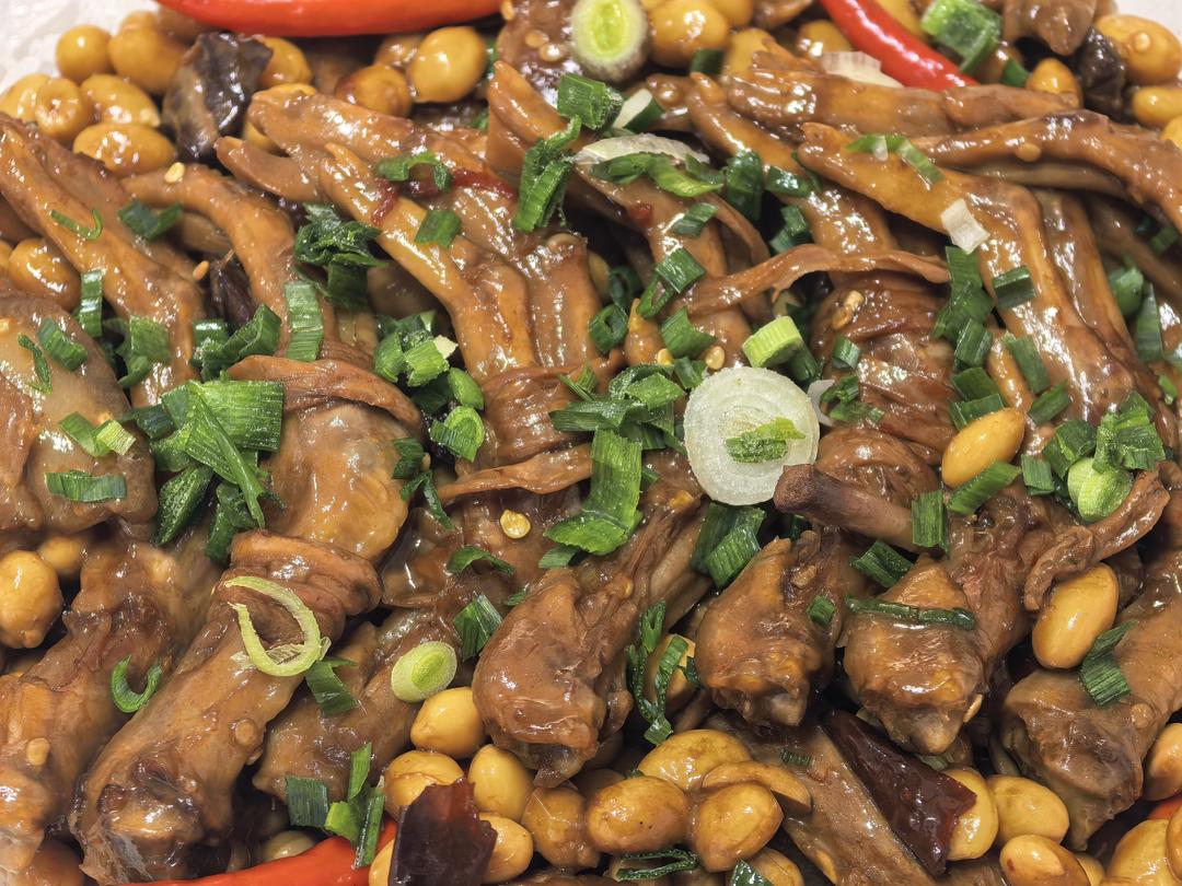 腊味鸭脚包炖黄豆