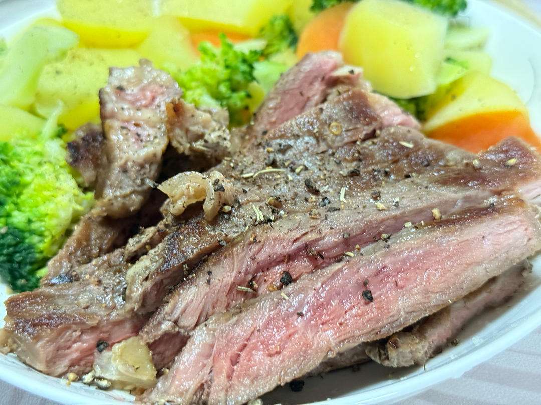 不可能失手的煎牛排教程，把牛排煎成吃不起的样子！