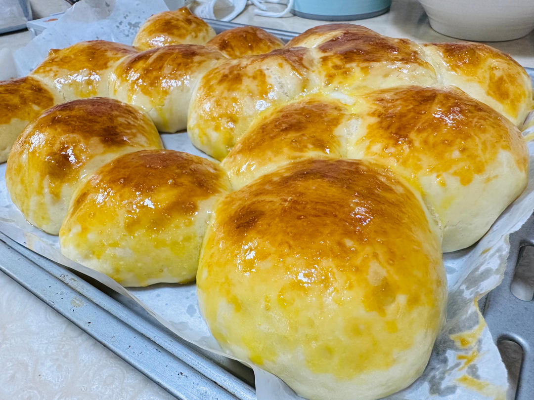 羽毛般柔软拉丝 | 奶呼呼的牛奶云朵小餐包