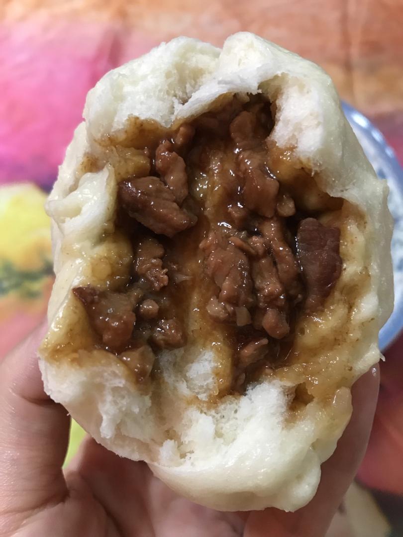 云朵般松软爆浆蜜汁叉烧包