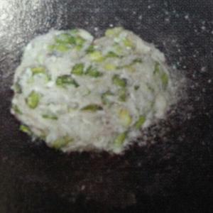 韭菜蜆肉餅的做法 步骤4