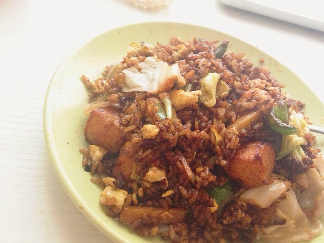 据说是 正宗酱油炒饭