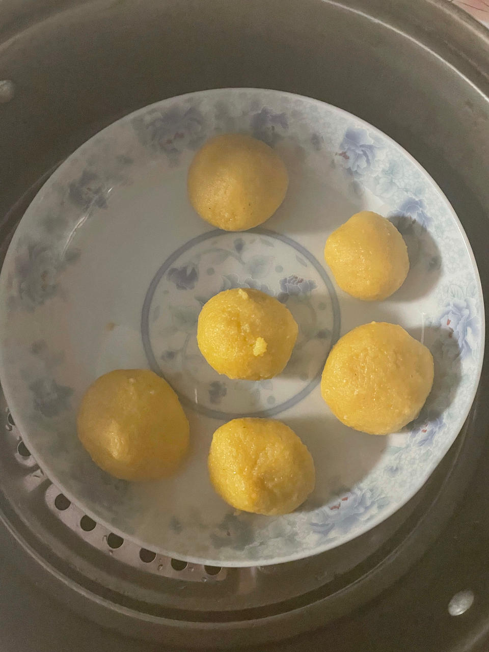 纯玉米面窝窝头(烫面.不发酵)