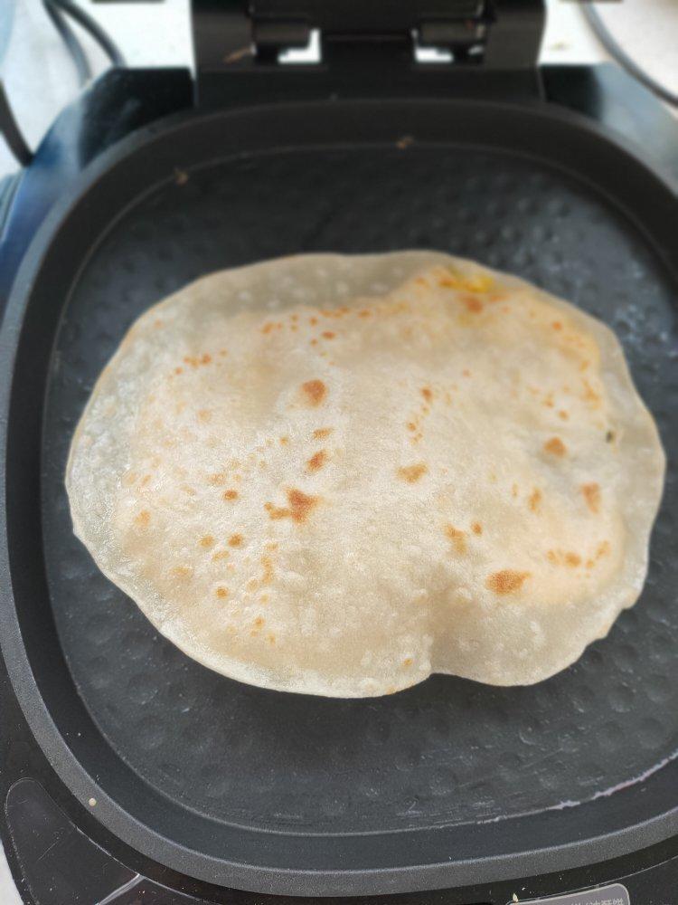 张张都鼓大泡的鸡蛋灌饼这样做不鼓大泡都难