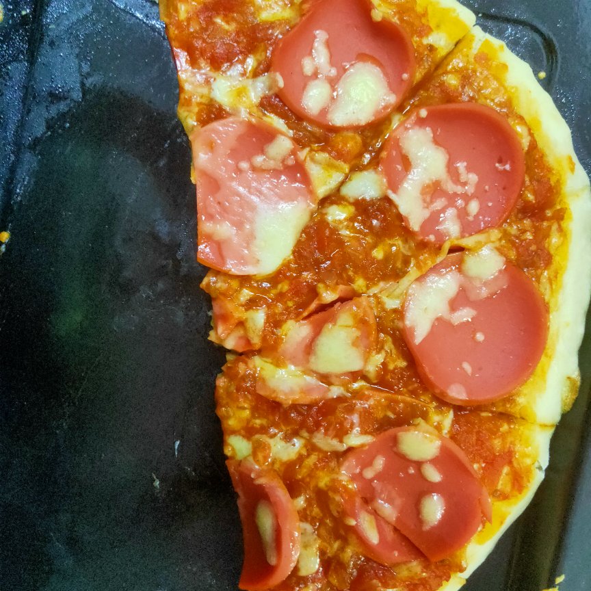 香香脆脆的薄底萨拉米肠披萨【松下微蒸烤箱DS900】