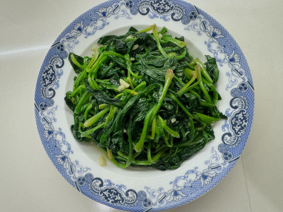 不涩口又嫩的清炒菠菜