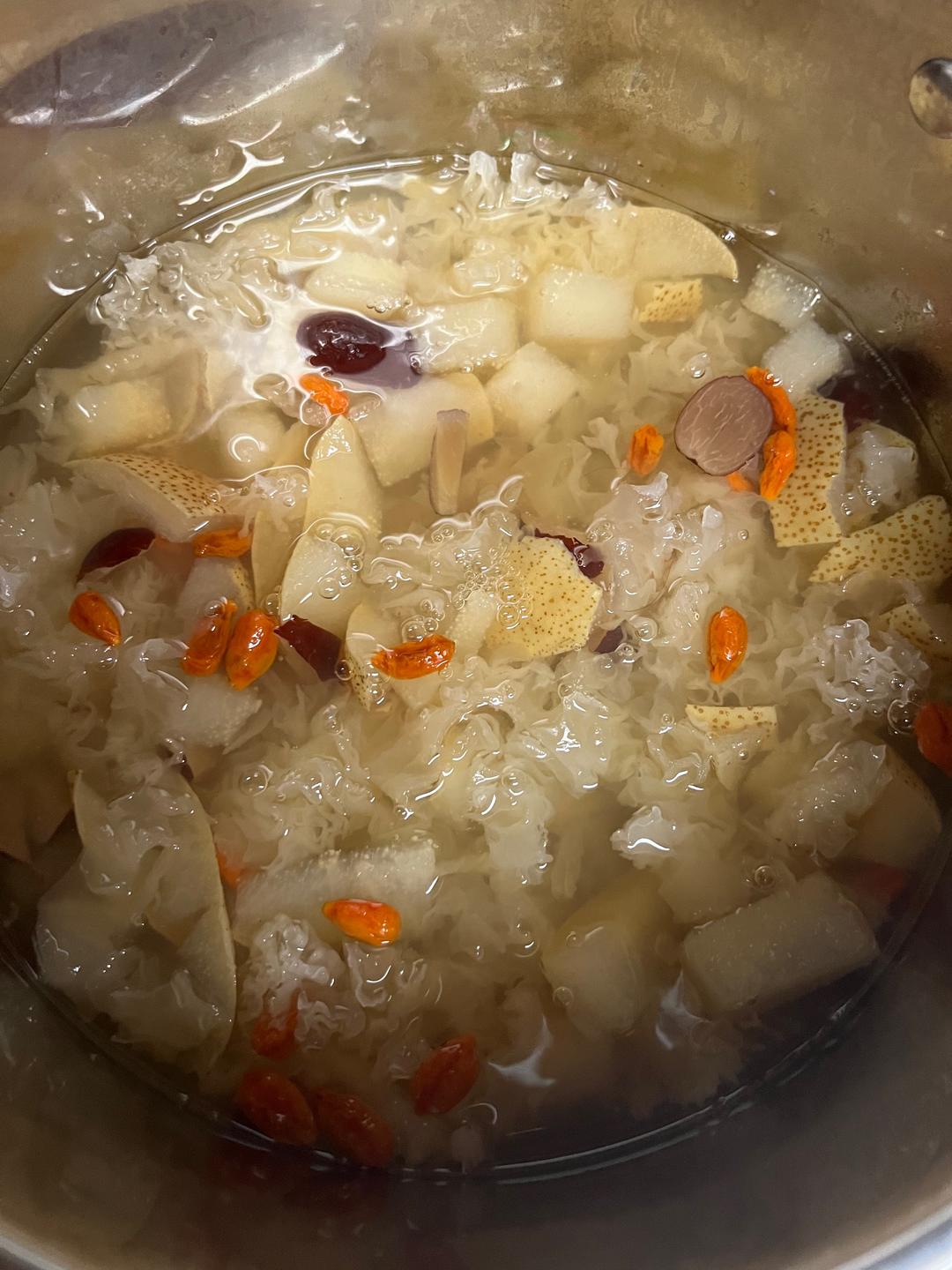 银耳雪梨汤的做法