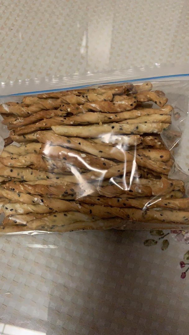 椒盐芝麻咸饼干棒