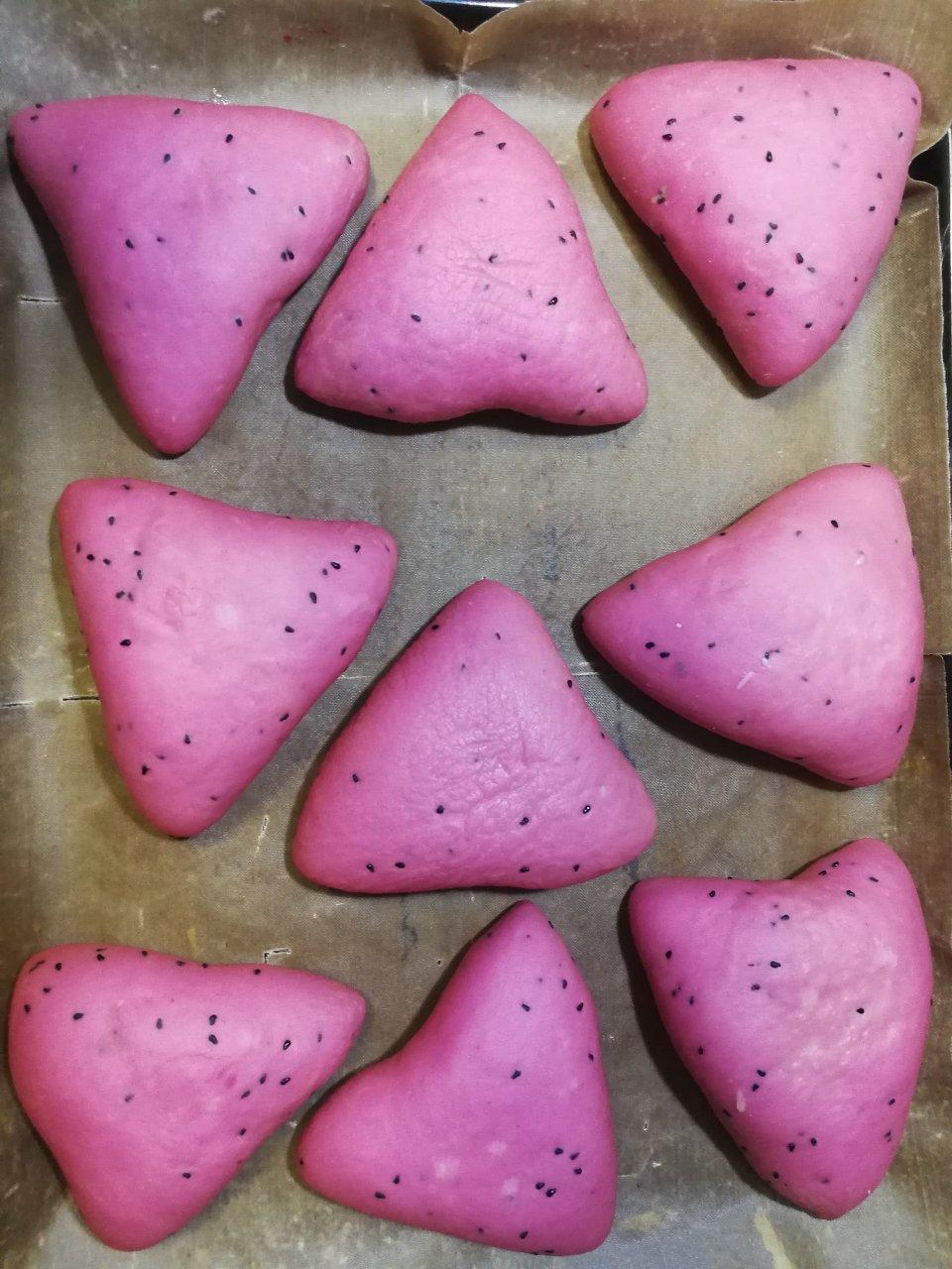 火龙果软欧包，粉嘟嘟～