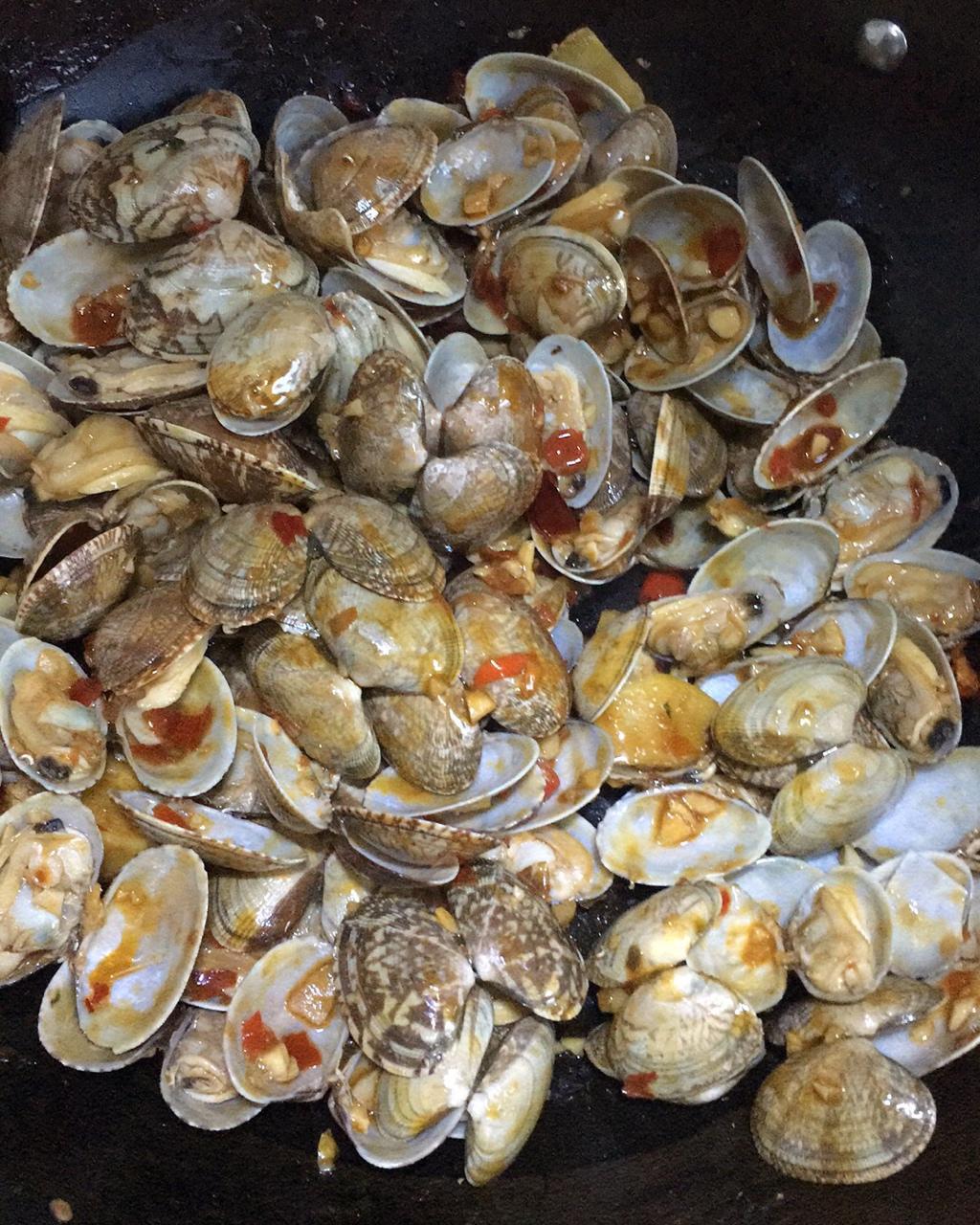 蒜香炒花甲