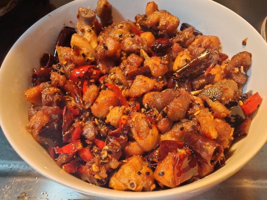 外酥里嫩麻辣鲜香～辣子鸡丁