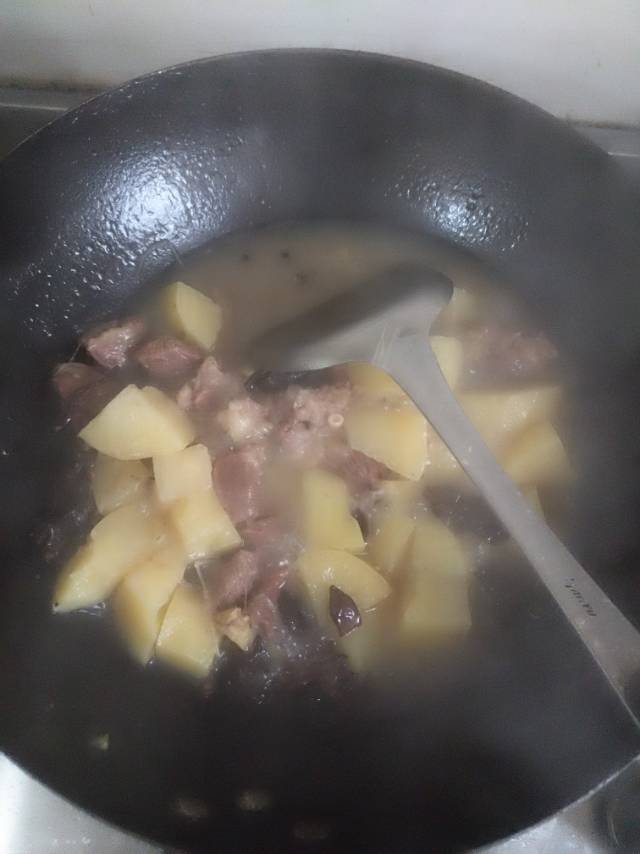 牛肉炖土豆