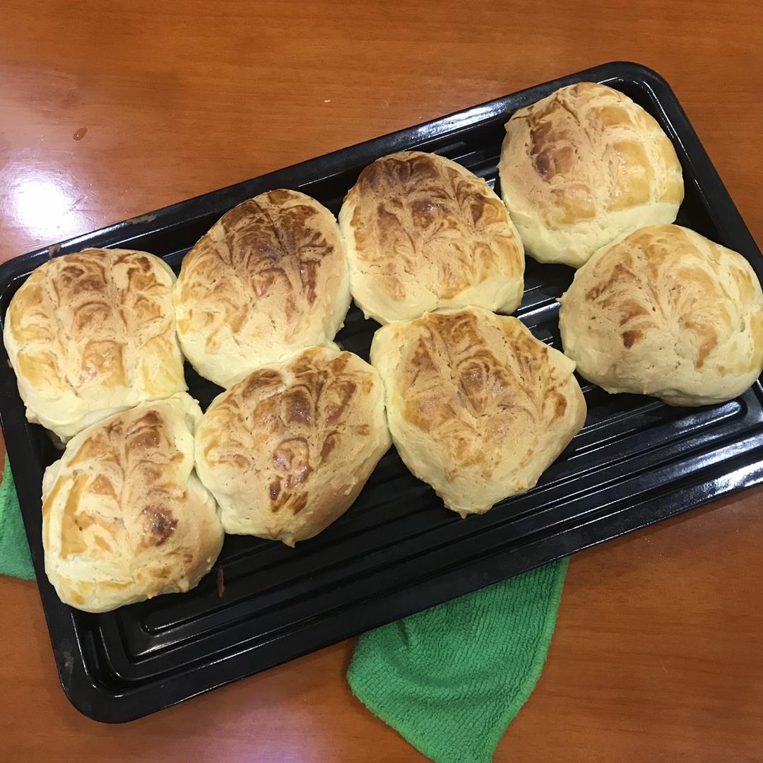 好吃到炸裂的港式菠萝包（附带制作酥皮的小视频）